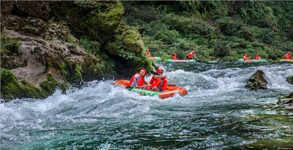 黃龍洞、天門(mén)仙山、猛洞河、鳳凰古城“湘西神秘之旅”5日游