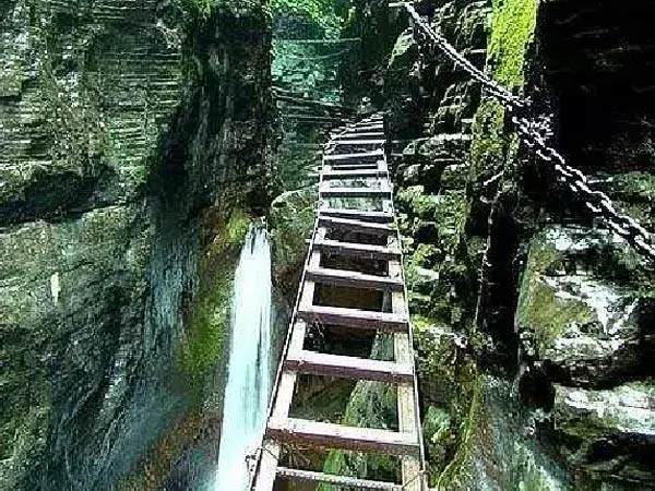 湘西芙蓉鎮(zhèn)、紅石林（坐龍峽、酉水畫廊）高品質汽車2日游