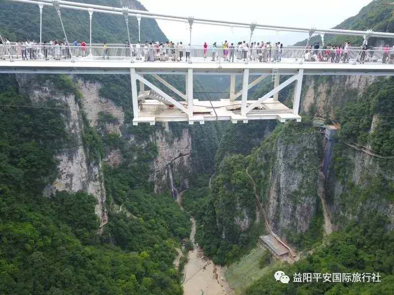 　張家界大峽谷、玻璃橋、黃龍洞品質(zhì)純玩兩日游c2