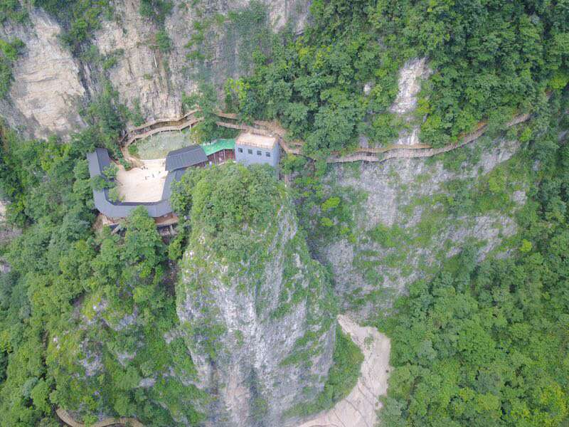 玻璃橋、天子山、猛洞河、 天門山、鳳凰古城 純玩4晚5日游F5