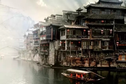 鳳凰古城、晚會(huì)、矮寨大橋、魔鬼玻璃棧道、墨戎苗寨汽車(chē)兩日游