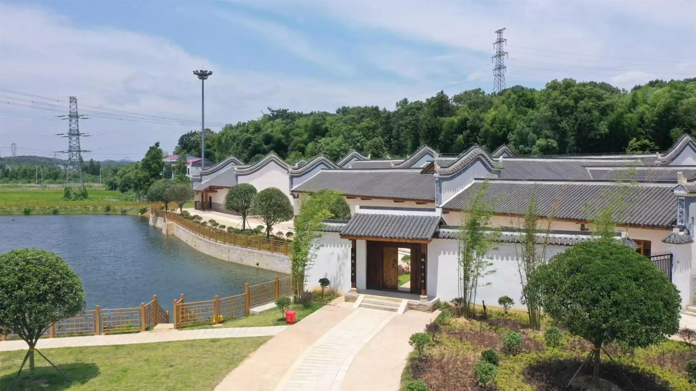 清溪村、天意木國景區(qū)、明清古巷、市博物館、胡林翼故居二日游